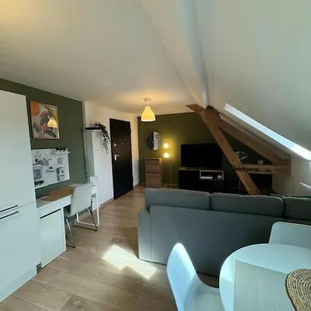 Le Petit Nid De - Parking Prive アパート